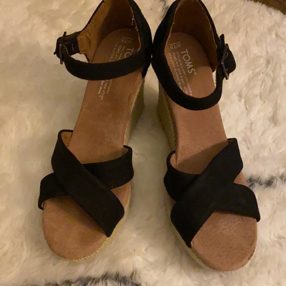 Tom’s Black Wedges